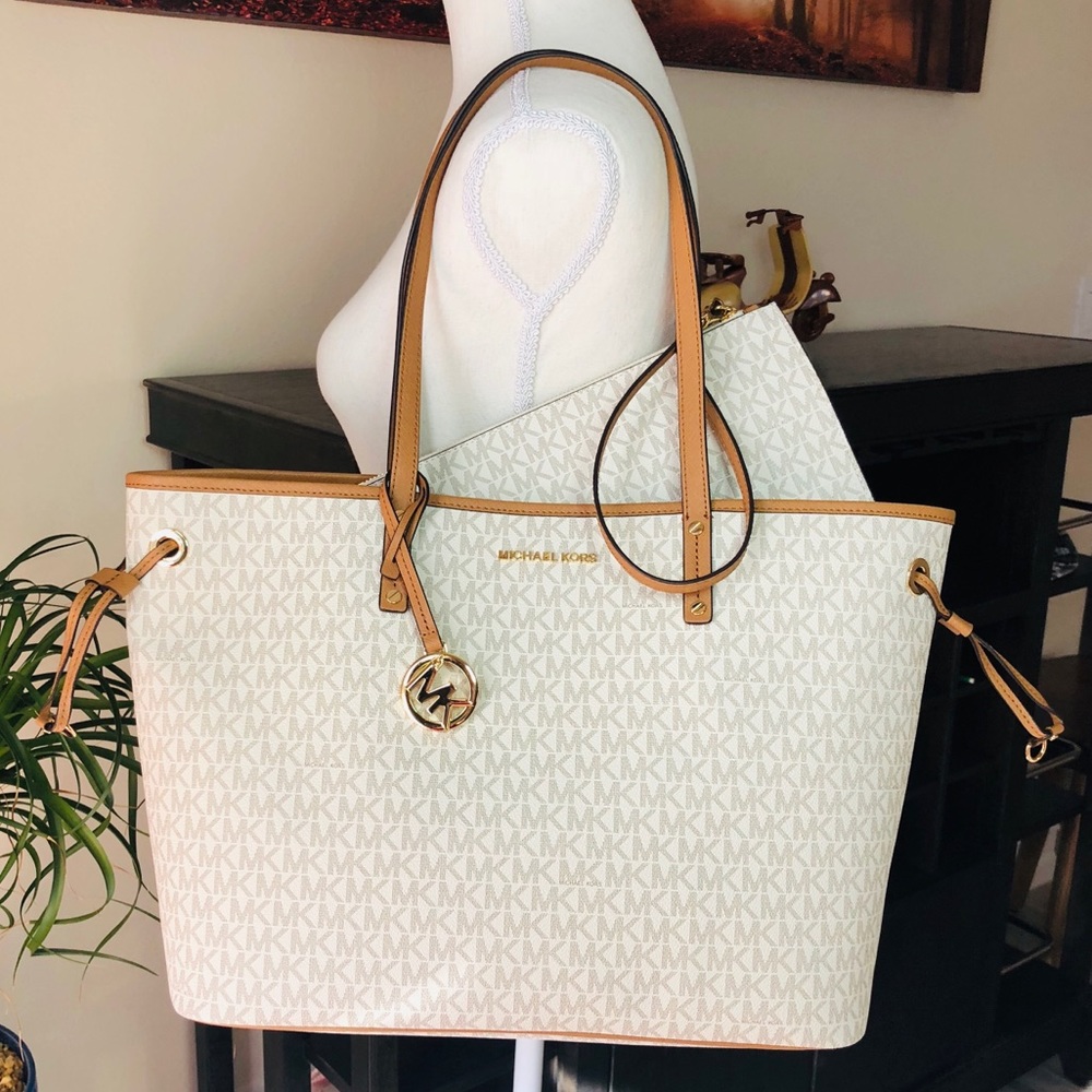 Michael Kors Jet Set Travel Tote and Wallet Set - Picture 7 of 8